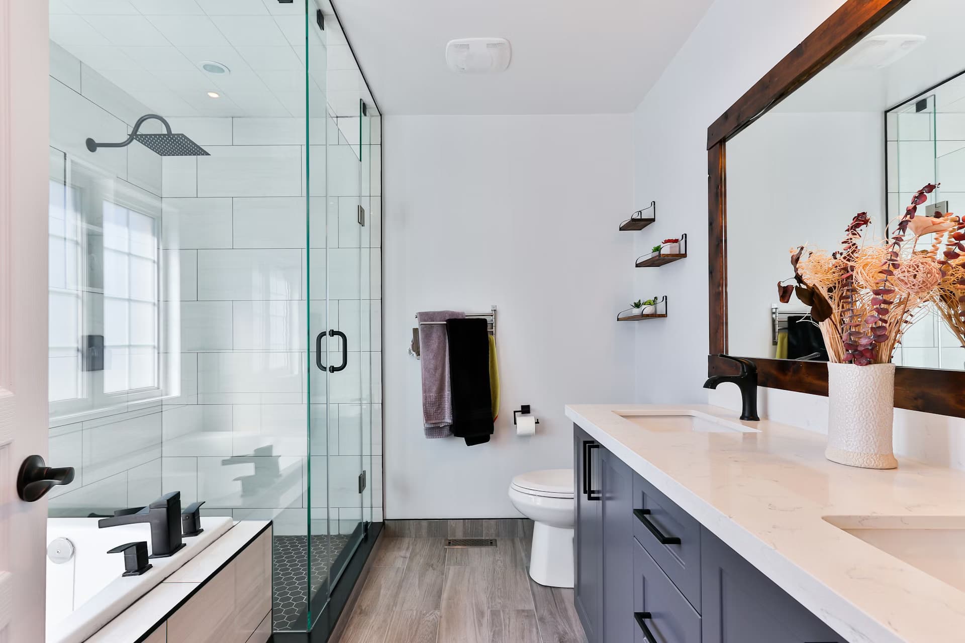 Luxury Sanitaryware
& Bathroom Solutions